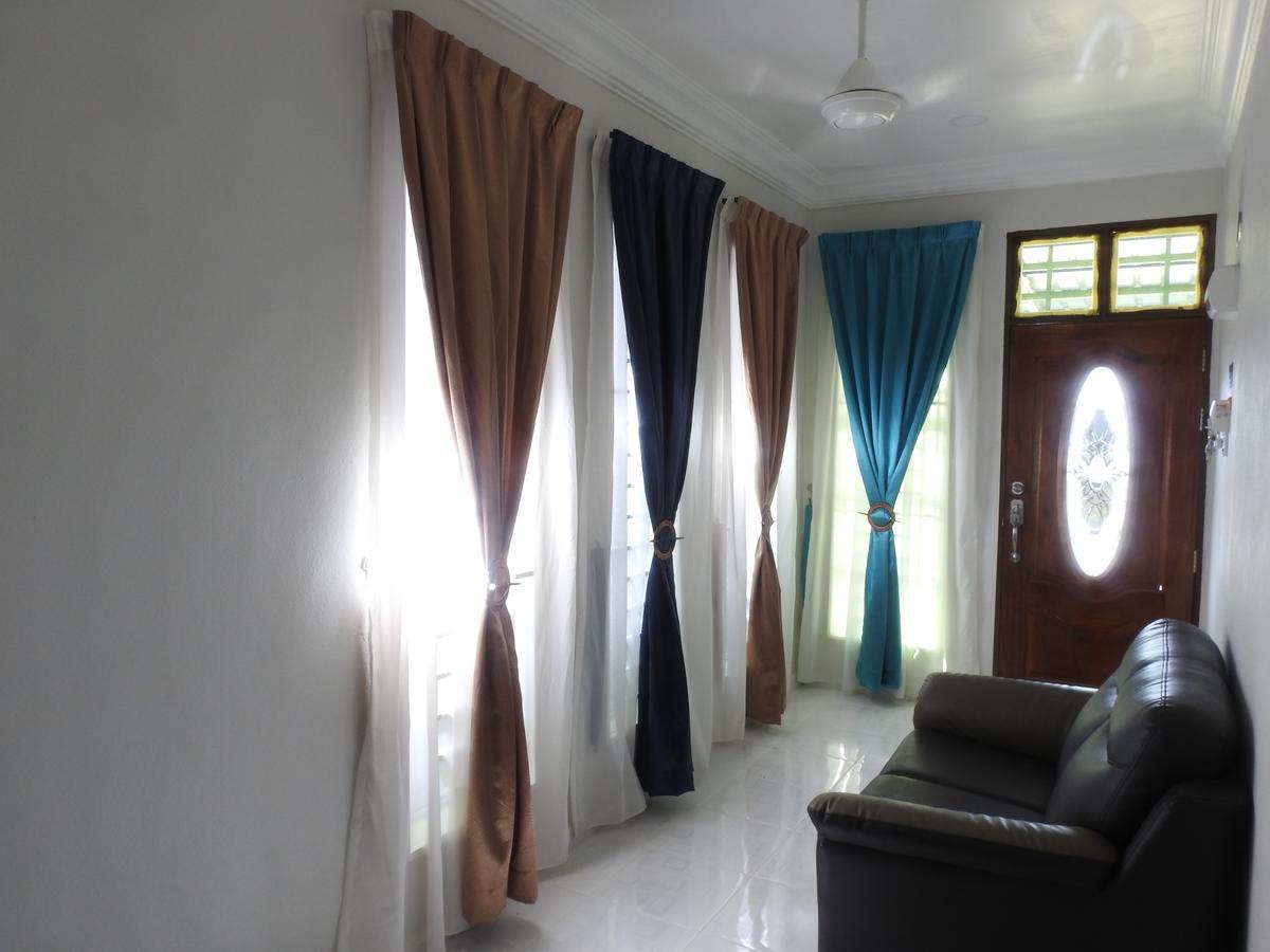 Aryan G100 Homestay Кампунг-Куала-Бесут Экстерьер фото